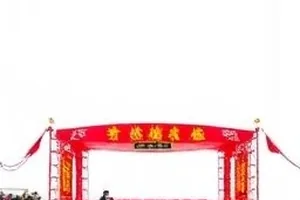 《钟摆停在第几格》主角沉默镜头对照封面